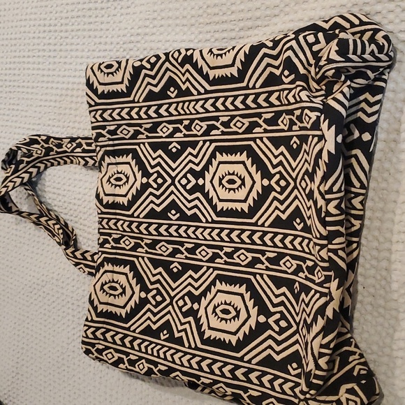 We The Free Black and White Tote Bag (13) - Picture 4 of 10